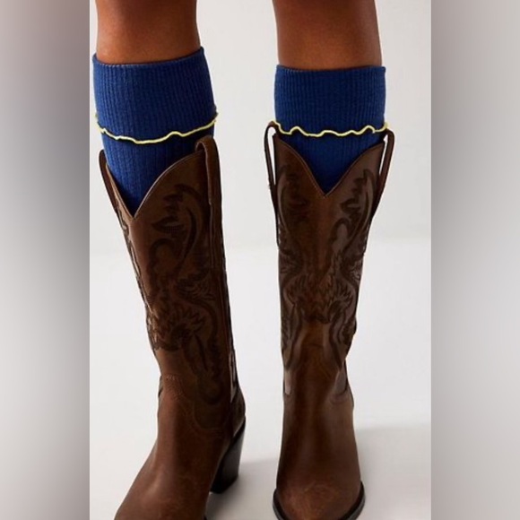 A3-Free People Ruffled Edge Knee High Socks - Picture 1 of 1